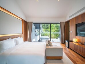 Suite, utsikt mot høyde | Sengetøy av topp kvalitet, dundyner og memory foam-senger