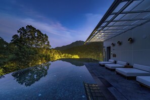 Seasonal outdoor pool - WishGarden Resorts (Huangshan)