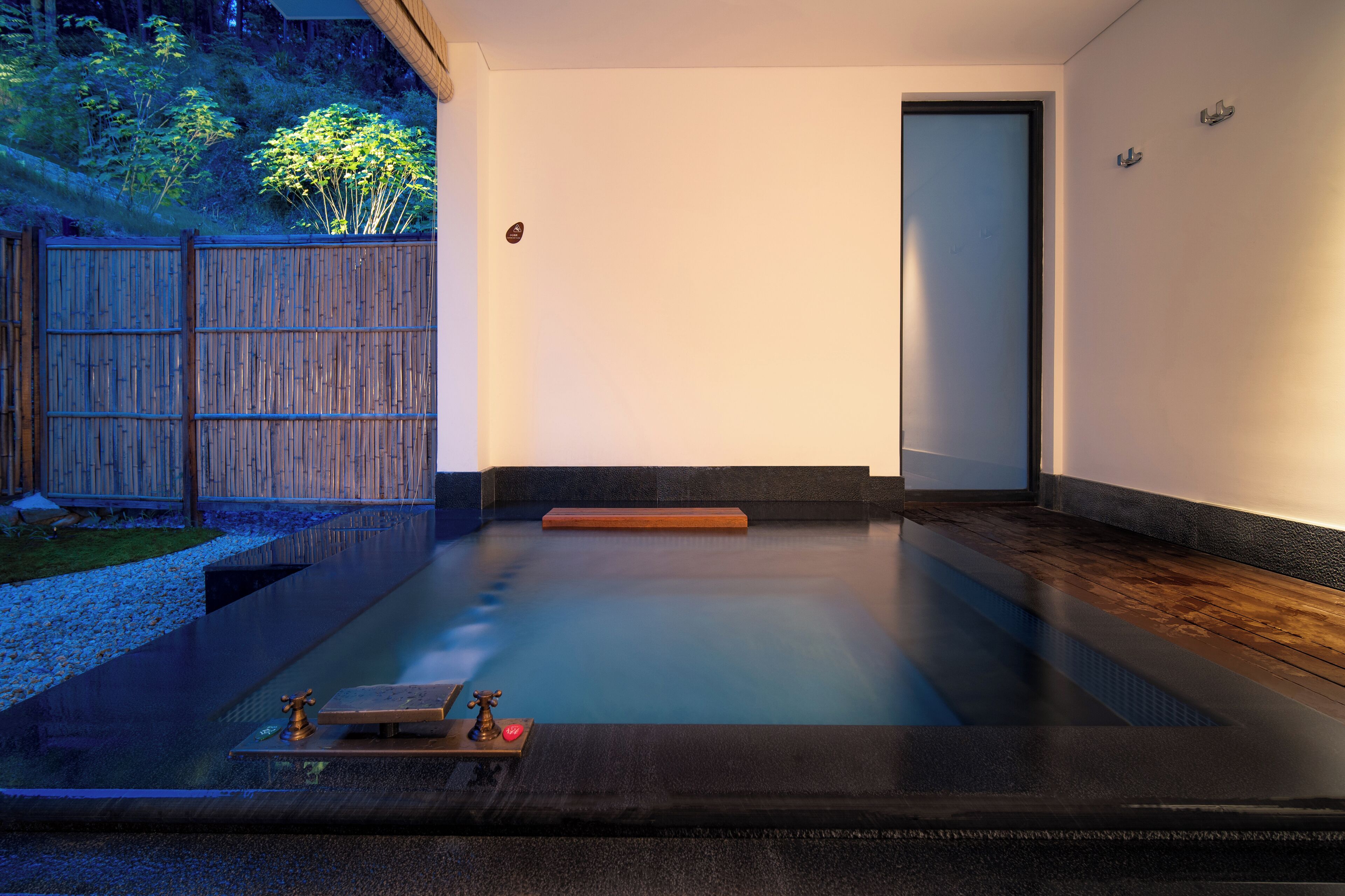 Suite, Hill View | Bathroom | Combined shower/bathtub, free toiletries, hair dryer, bathrobes