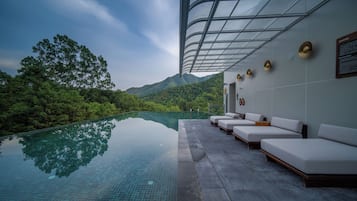 Seasonal outdoor pool