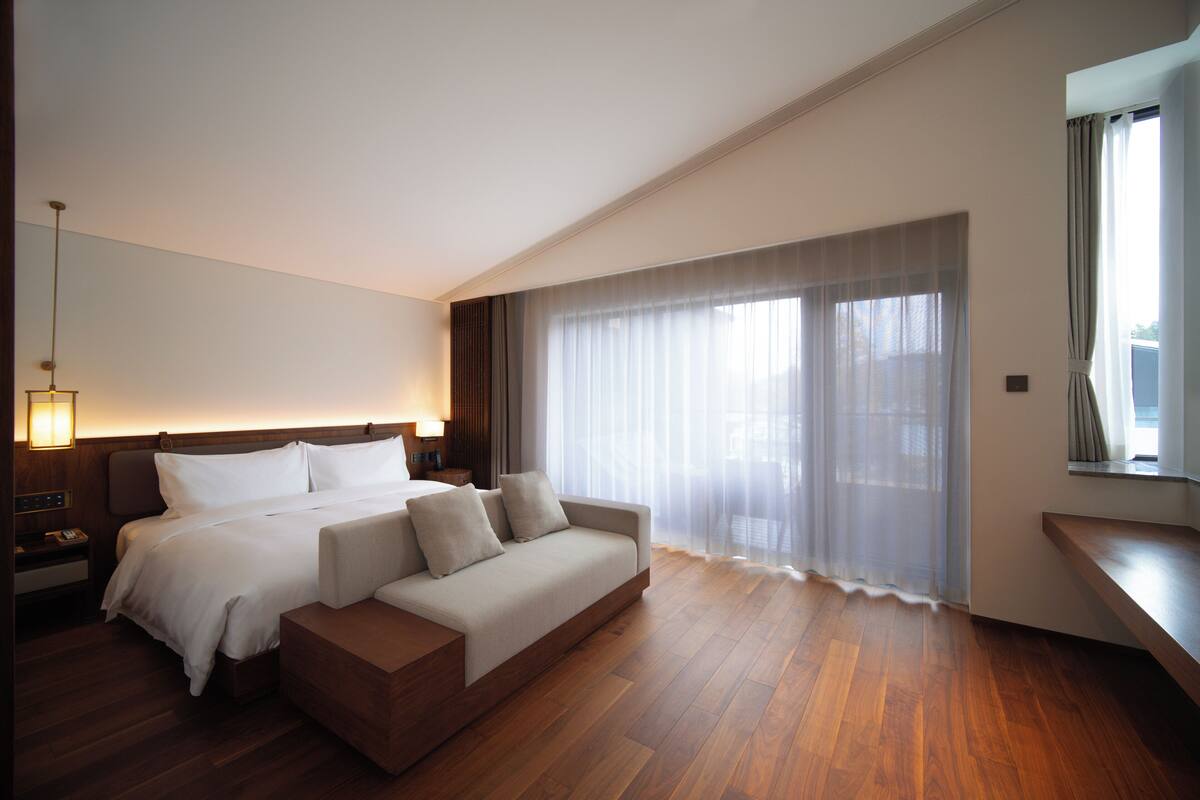 Phòng Suite, quang cảnh đồi núi | Bộ đồ giường cao cấp, chăn bông, nệm cao su hoạt tính (memory foam) 