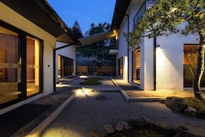 Premium bedding, down comforters, memory foam beds, free minibar - WishGarden Resorts (Huangshan)