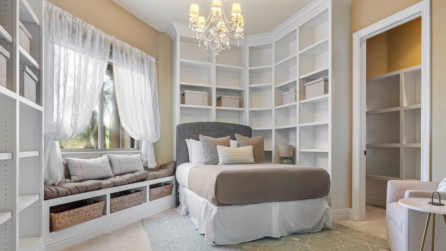 Hilltop Estate w/ Pool, Hot Tub, Fire Pit, Views Cleveland Vista by Avantstay