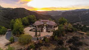 House (4 Bedrooms) | Interior - Hilltop Estate w/ Pool, Hot Tub, Fire Pit, Views Cleveland Vista by Avantstay (Murrieta)