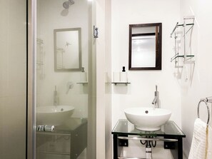 Shower, hair dryer, towels, soap - Apartment in the Condesa CDMX (Ciudad de México)