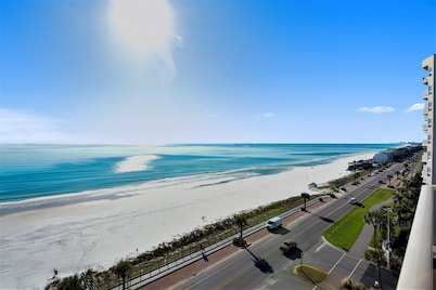 Wave Whisper @ Majestic Sun | 11th Floor Gulf Views | Renovated Condo | Free Fun Pass | Beach Access