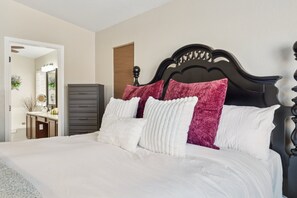 4 bedrooms, desk, iron/ironing board, free WiFi