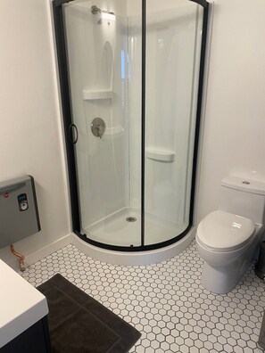 Hair dryer, towels, soap, toilet paper - The Hideout-Unit B
 (Austin)