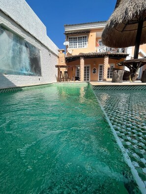 Pool - Master suite with balcony. Recess of the pioneers. (Recreio dos Bandeirantes Rio de Janeiro)