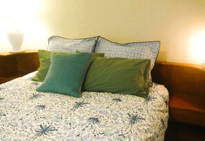 2 bedrooms, desk, iron/ironing board, travel crib