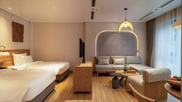 1 bedroom, desk, laptop workspace, soundproofing