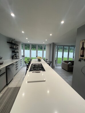Interior - 4-bedroom house in enchanting Canovanas with WiFi, AC. Relax and unwind (Canovanas)