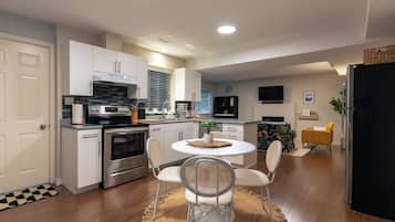 Refrigerador, horno, parrilla de estufa y lavavajillas