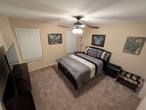 3 bedrooms, desk, WiFi, bed sheets - Masters Rental - Walking Distance + WFH Spaces! (Augusta)