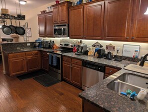 Refrigerador, microondas, horno, placa de cocina