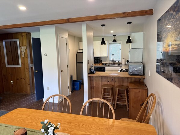 Dining - Family-Friendly Getaway in Stowe Condo, Walkable! (Stowe)