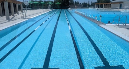 Spacious 4-Bedroom Retreat  next to Welland Waterpark – Perfect for Families!"