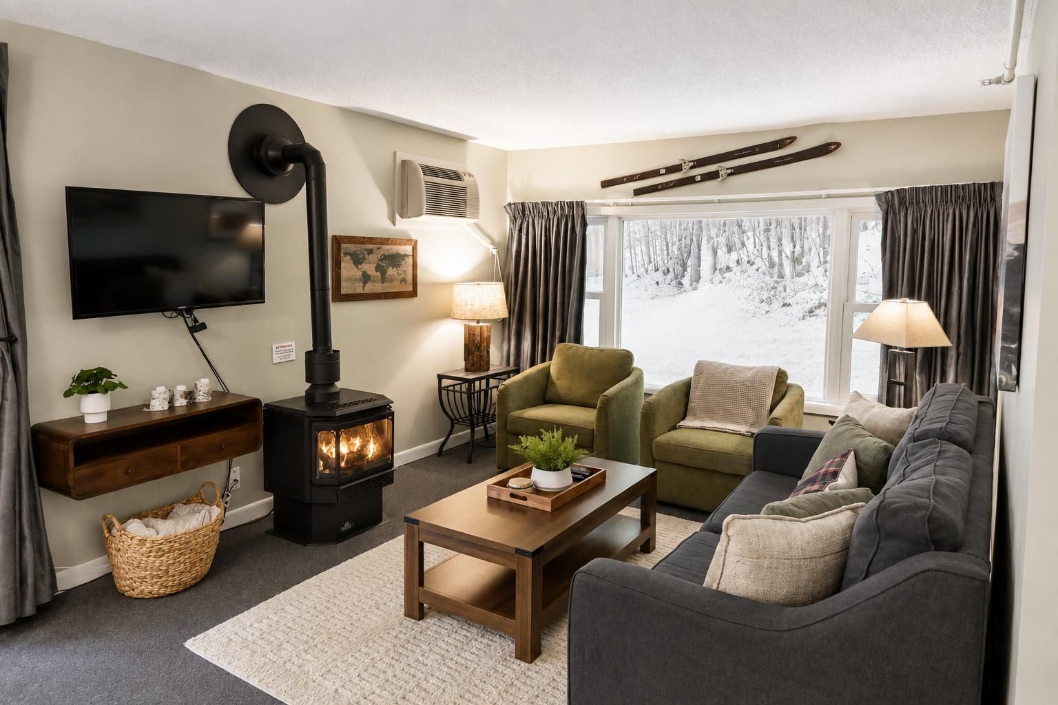 Smart TV, fireplace