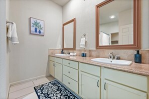 タオル、石鹸、トイレットペーパー