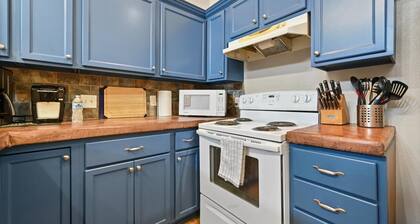 Charming 3bedroom townhome with WiFi In Midway Park. Close to Texas Tech and LCU