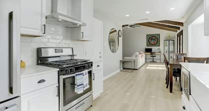 NEW Charming 3BR 2BA w/Modern Fireplace by Domain @ Q2 Stadium