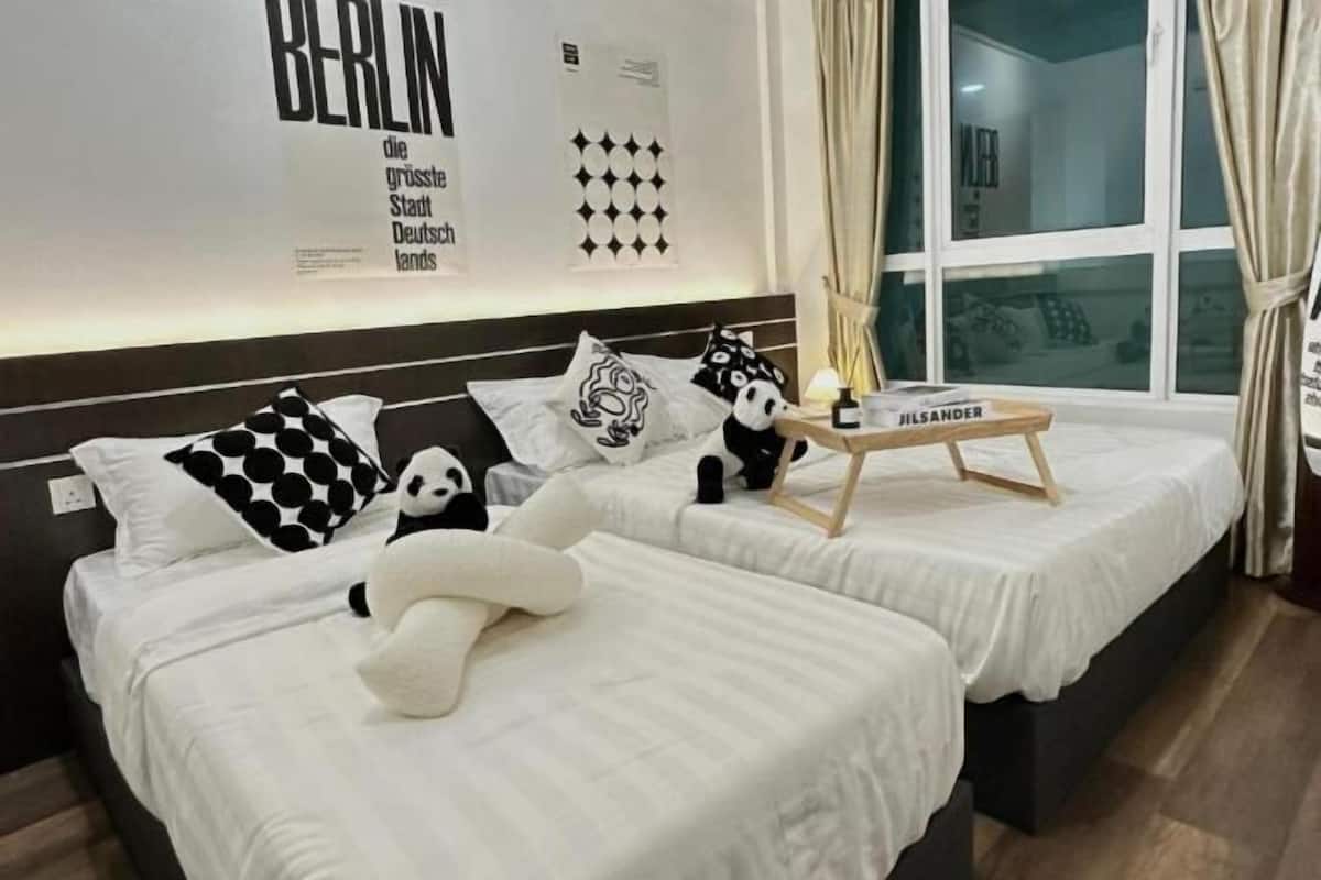 5 bedrooms, desk, soundproofing, free cribs/infant beds