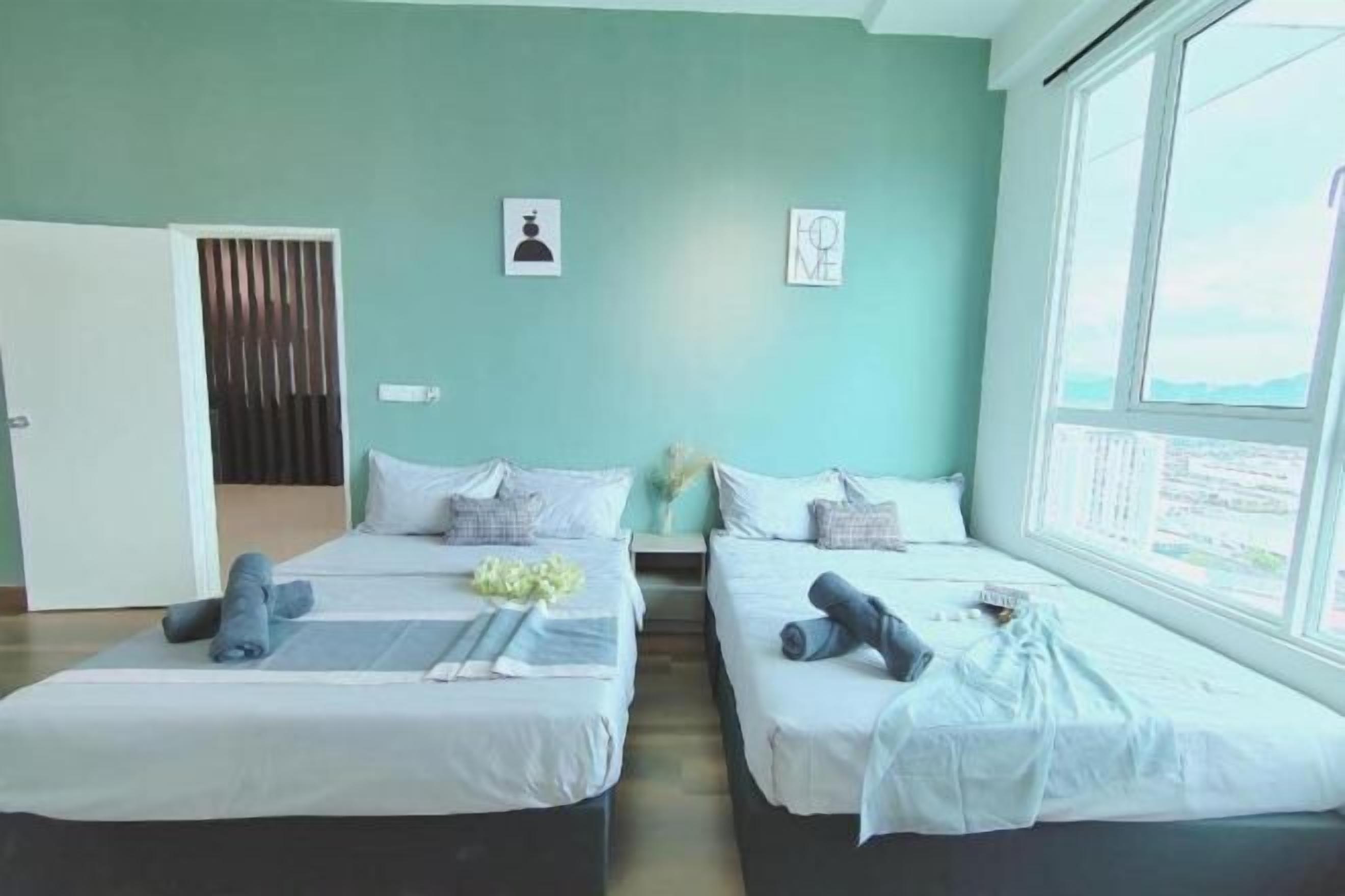 Desk, soundproofing, free cribs/infant beds, free WiFi