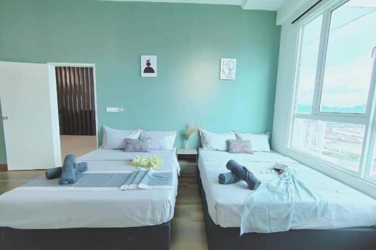 Desk, soundproofing, free cots/infant beds, free WiFi