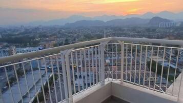 Departamento Deluxe, 4 habitaciones, balcón, vista a la alberca | Vista desde la habitación