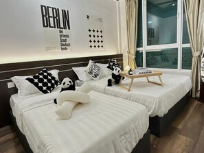Apartamento superior, 2 habitaciones, balcón, vistas a la ciudad | Escritorio, sistema de insonorización, cunas gratuitas y wifi gratis