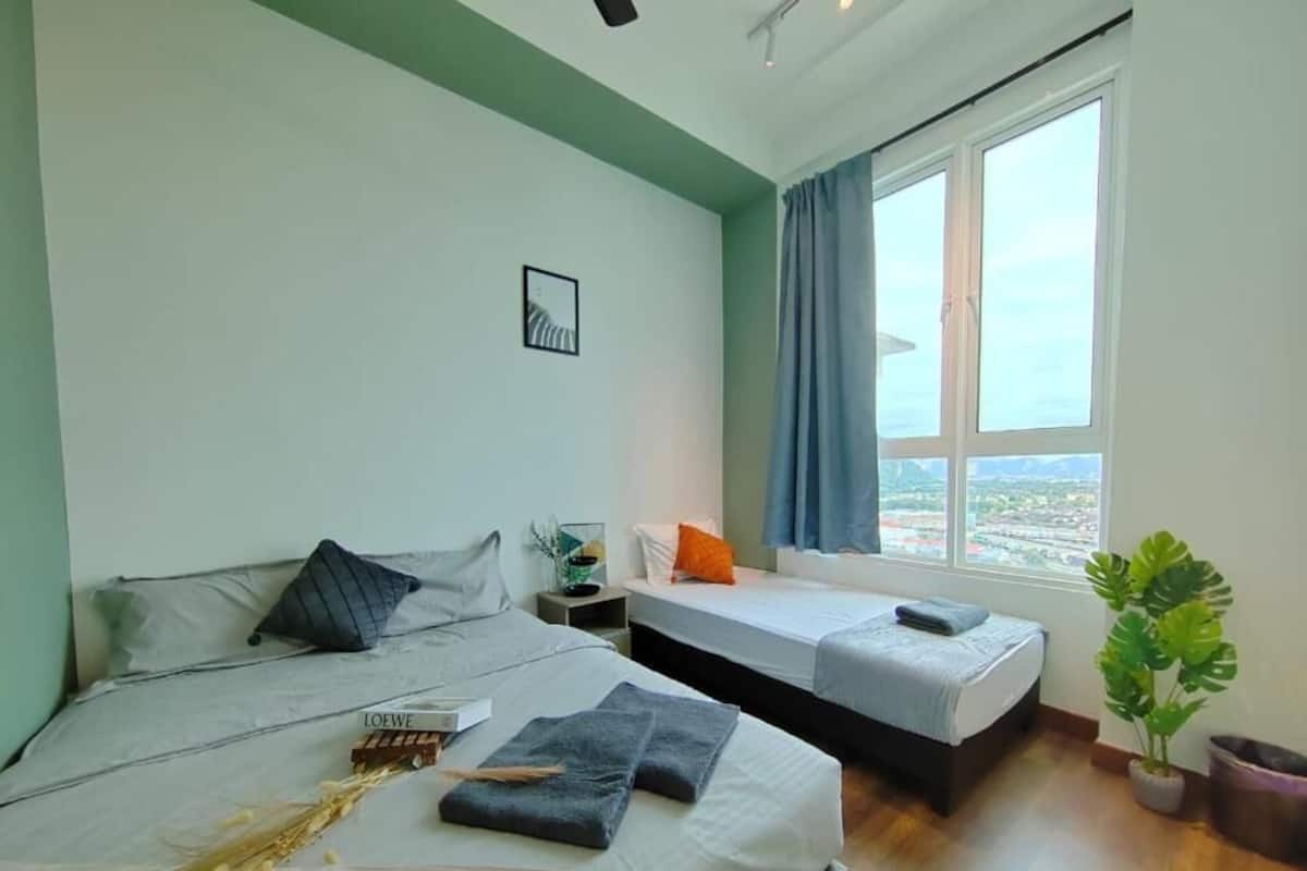 Deluxe Apartment, 4 Bedrooms, Balcony, Pool View | 5 bedrooms, desk, soundproofing, free cribs/infant beds