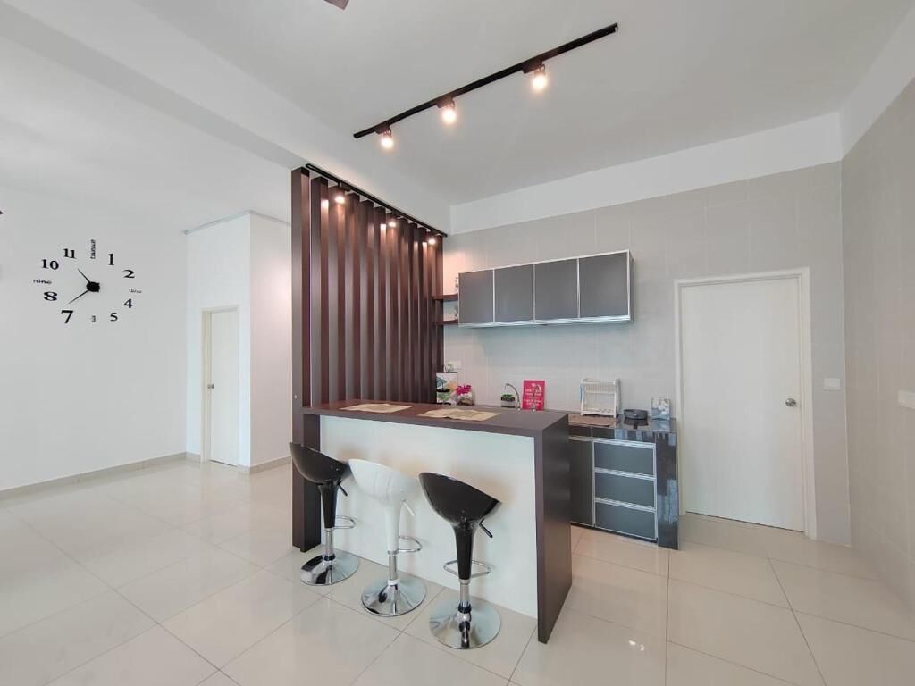 Deluxe Apartment, 4 Bedrooms, Balcony, Pool View | Private kitchen