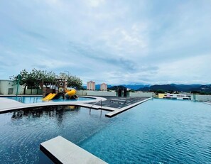 2 outdoor pools - IPOH D Festivo Premium Suites by uBook (Ipoh)
