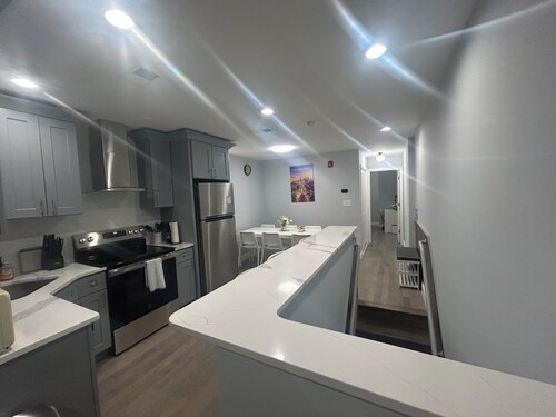 Cozy 2-3 Bedroom Apt in Center City