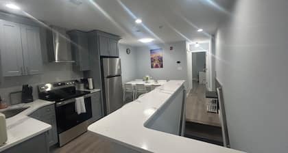 Cozy 2-3 Bedroom Apt in Center City