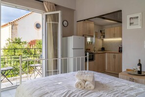 1 室のベッドルーム、WiFi (無料)、ベッドシーツ