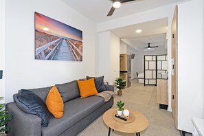 TV - GuestReady - Modern Central Studio in Valencia (Valencia)