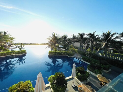 SWAN VILLA WITH PRIVATE POOL - WYNDHAM GARDEN CAM RANH