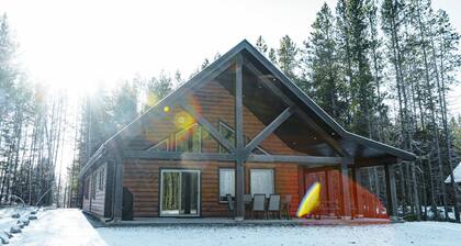 Elk Horn Cabin Rental - Pet Friendly!