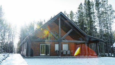 Elk Horn Cabin Rental - Pet Friendly!