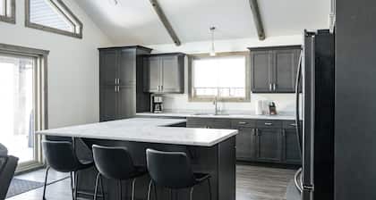 Elk Horn Cabin Rental - Pet Friendly!