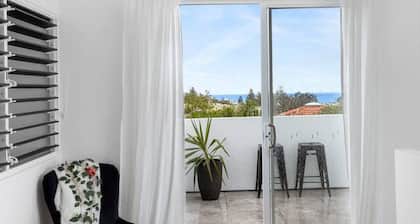 Relax in Sunshine beach,Noosa with pool