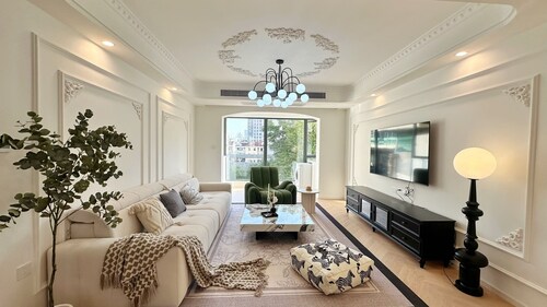 Eastern Hub - Chic 3-bedroom Apartment with free WiFi, AC in Xintiandi Area