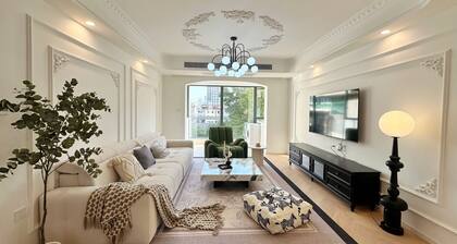 Eastern Hub - Chic 3-bedroom Apartment with free WiFi, AC in Xintiandi Area