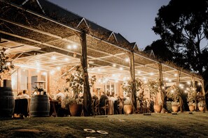 Outdoor dining - Secluded luxury lodge surrounded by truffle trees, forest, river and dams (Upper Warren)