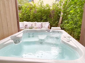 Outdoor spa tub - North PB Gem with Jacuzzi & Parking Close to Beach & Shops (San Diego)