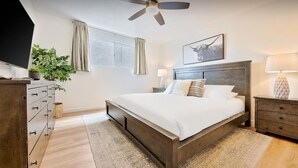 1 Schlafzimmer, Schreibtisch, Bügeleisen/Bügelbrett, Reisekinderbett