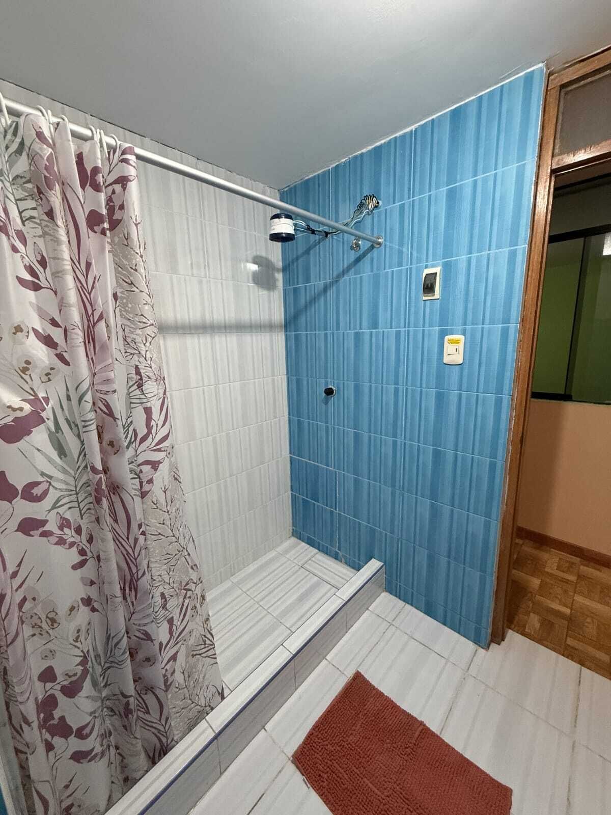 Toallas y papel de baño 