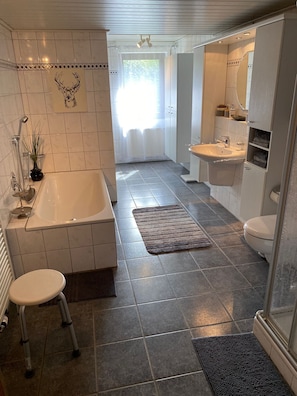Shower, towels
