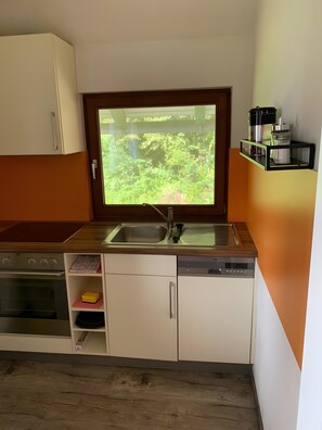 Køleskab, ovn, kogeplade, opvaskemaskine